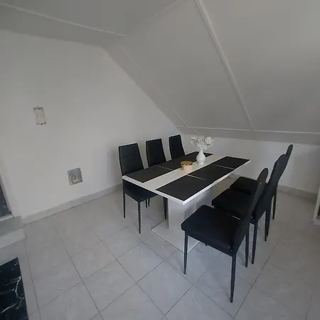 Miklós Magánszállás Сasa de vacaciones *